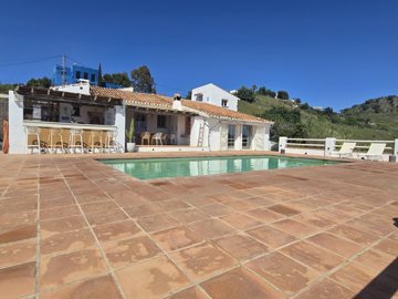 1426-villa-for-sale-in-velez-malaga-52159-lar