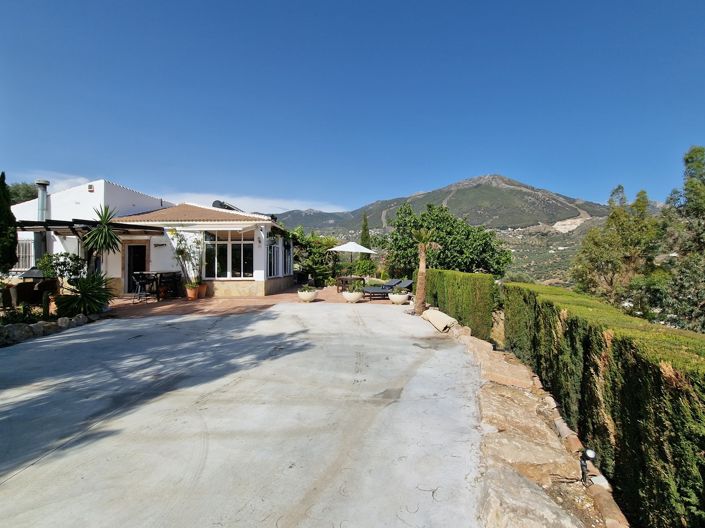 Image No.12-3 Bed Villa for sale