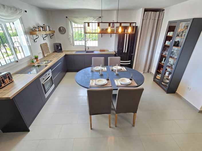Image No.40-5 Bed Villa for sale