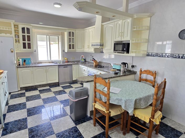 Image No.18-6 Bed Villa for sale
