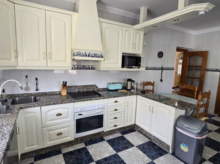 Image No.19-6 Bed Villa for sale