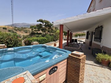 1452-villa-for-sale-in-canillas-de-aceituno-5