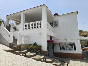 1452-villa-for-sale-in-canillas-de-aceituno-5