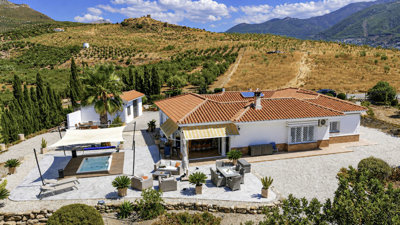 1 - Alcaucín, Villa