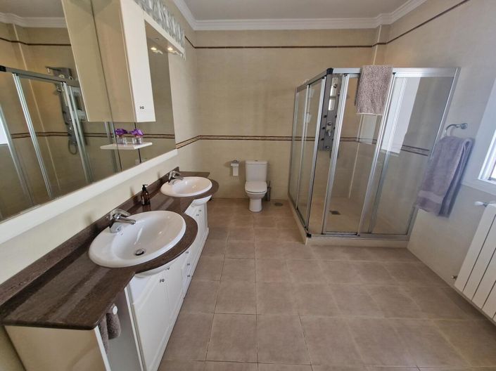 Image No.51-5 Bed Villa for sale