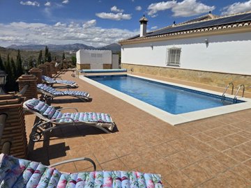 1455-villa-for-sale-in-canillas-de-aceituno-5