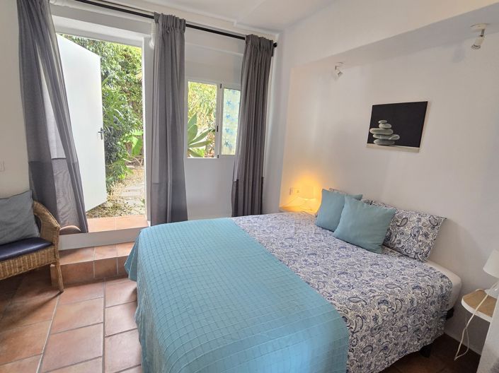 Image No.17-11 Bed Villa for sale