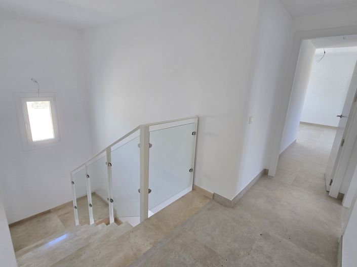 Image No.18-5 Bed Villa for sale