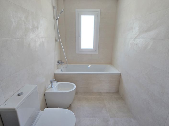 Image No.20-5 Bed Villa for sale