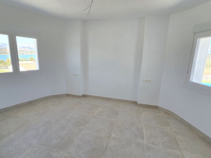Image No.33-5 Bed Villa for sale