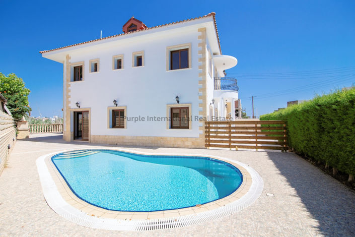 Image No.1-Villa de 4 chambres à vendre à Ayia Triada