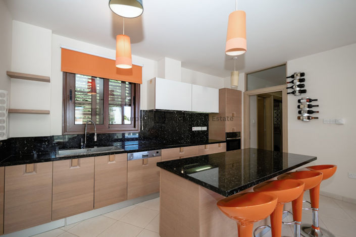 Image No.10-4 Bed Villa for sale