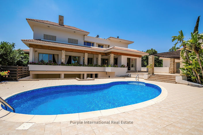Image No.1-6 Bed Villa for sale