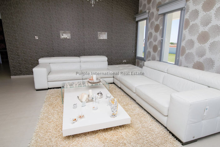 Image No.3-4 Bed Villa for sale