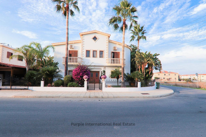 Image No.1-5 Bed Villa for sale