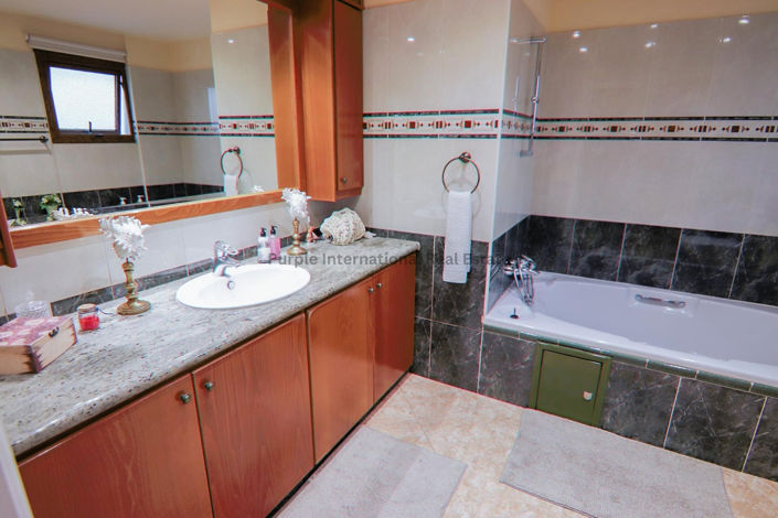 Image No.21-Villa de 5 chambres à vendre à Paralimni