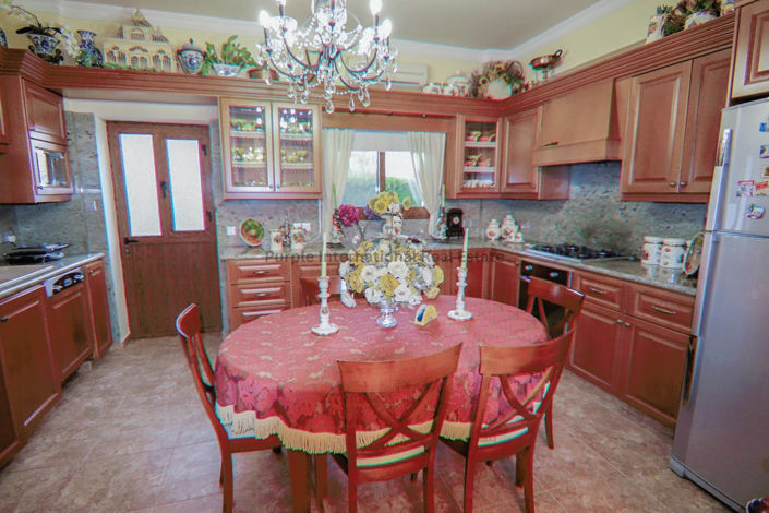 Image No.3-Villa de 5 chambres à vendre à Paralimni