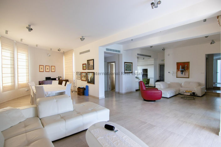 Image No.3-7 Bed Villa for sale