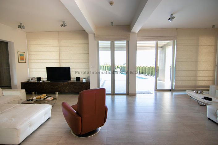 Image No.9-7 Bed Villa for sale