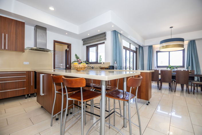 Image No.12-Villa de 6 chambres à vendre à Famagusta