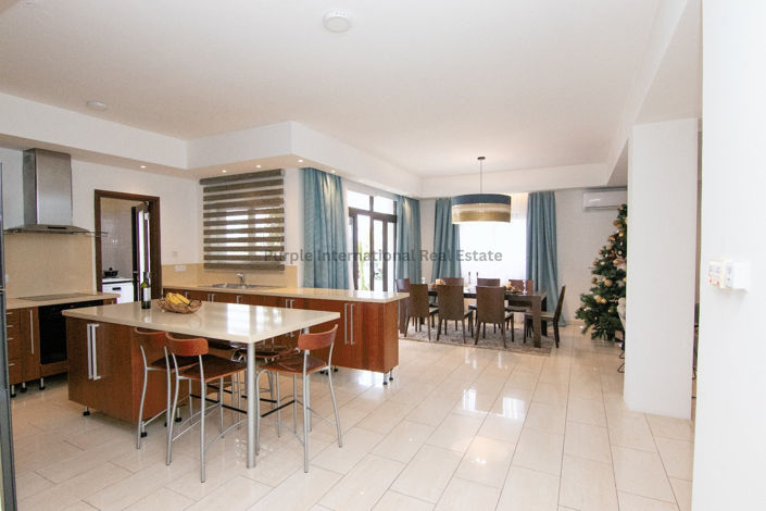 Image No.3-Villa de 6 chambres à vendre à Famagusta