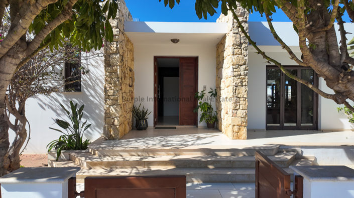 Image No.3-Villa de 6 chambres à vendre à Famagusta