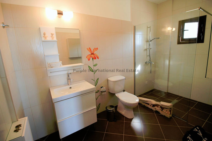 Image No.12-7 Bed Villa for sale