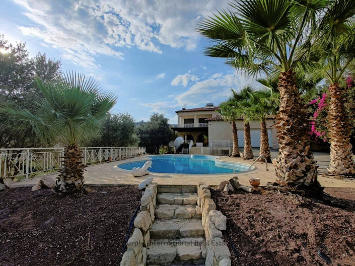 Image No.1-3 Bed Villa for sale