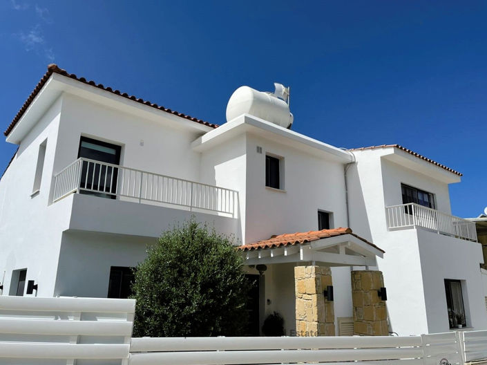 Image No.1-4 Bed Villa for sale