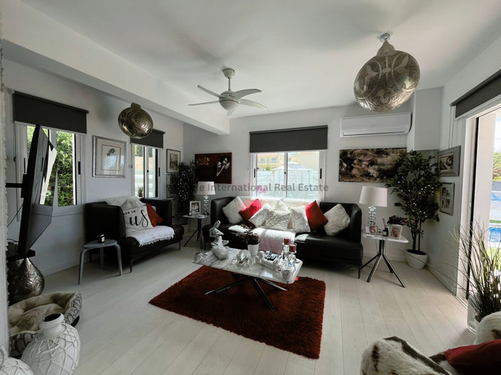 Image No.2-4 Bed Villa for sale