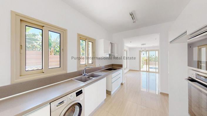 Image No.25-4 Bed Bungalow for sale