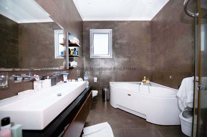 Image No.21-5 Bed Villa for sale