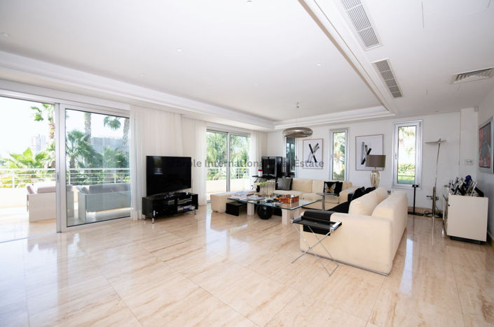 Image No.6-5 Bed Villa for sale