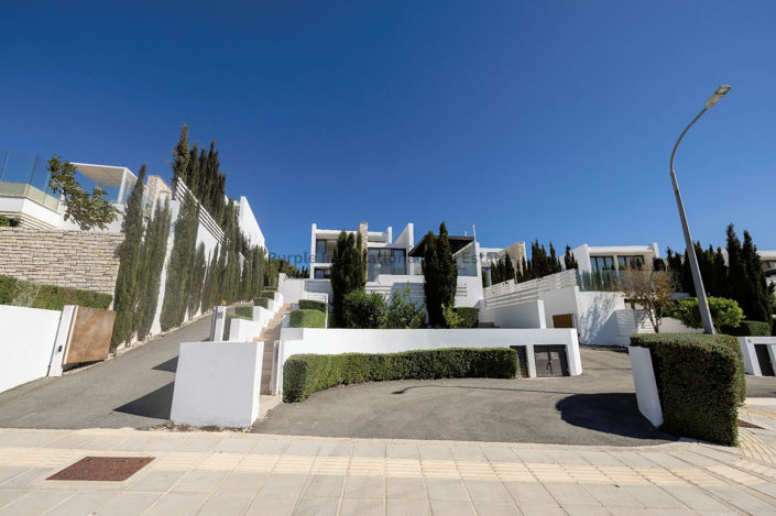 Image No.48-5 Bed Villa for sale