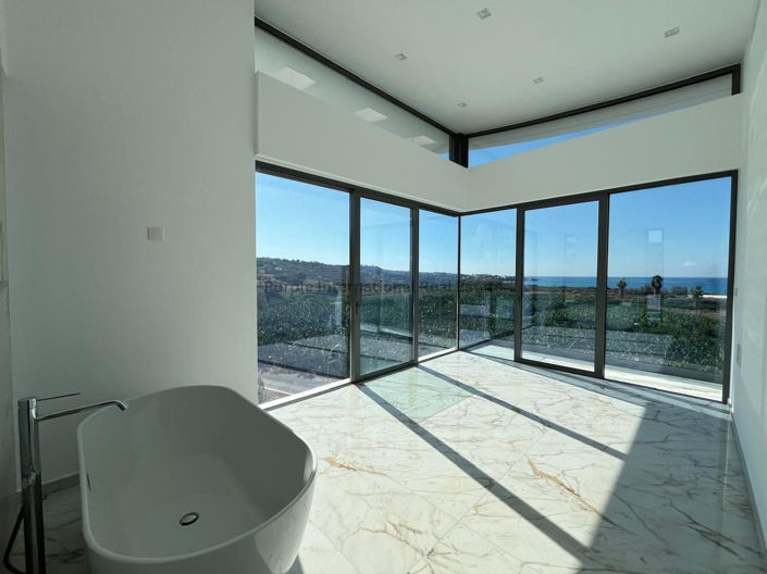 Image No.14-7 Bed Villa for sale