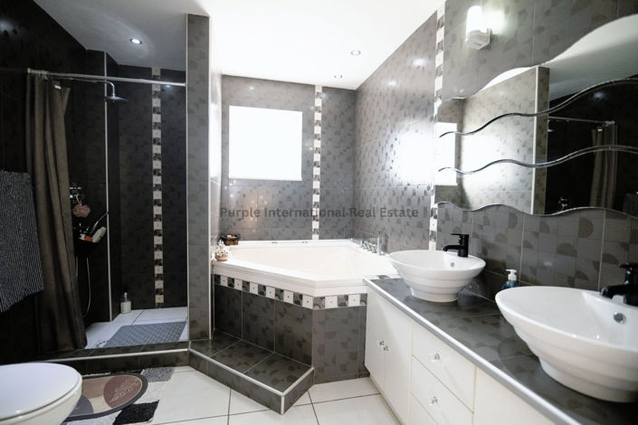 Image No.17-5 Bed Villa for sale