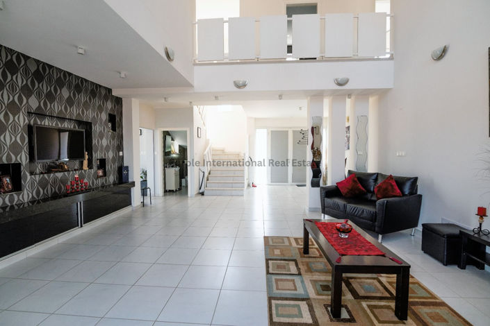 Image No.2-5 Bed Villa for sale