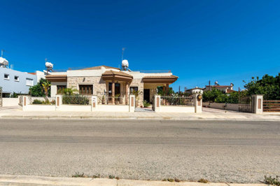 1 - Paralimni, House