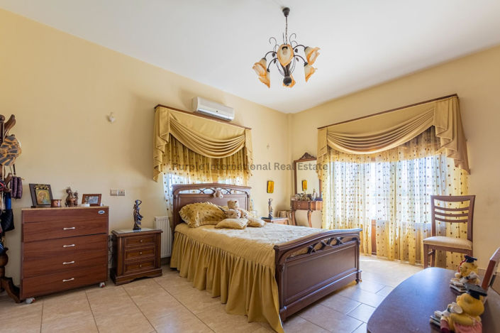 Image No.3-3 Bed House for sale