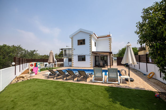 Image No.1-3 Bed Villa for sale