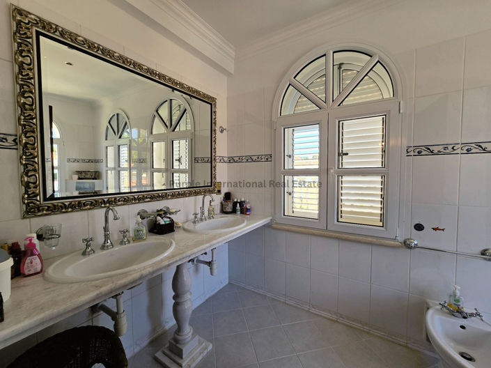 Image No.14-4 Bed Villa for sale