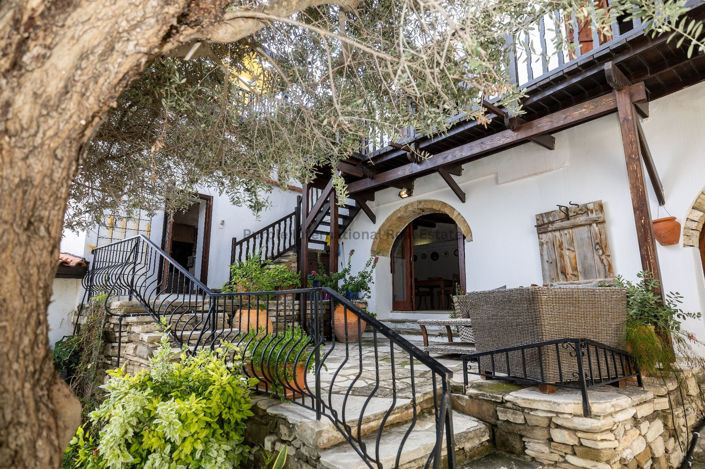 Image No.1-3 Bed House for sale