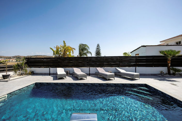 Image No.1-3 Bed Villa for sale