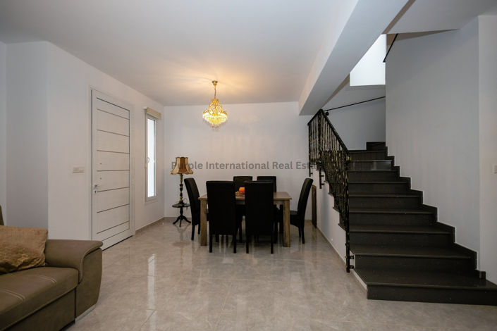 Image No.10-3 Bed House for sale