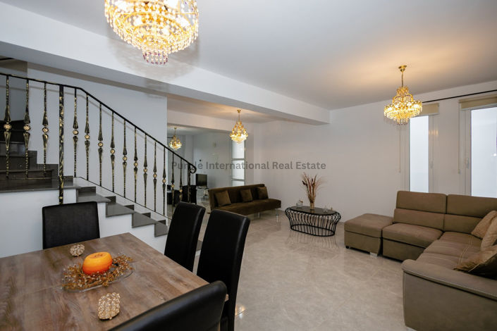 Image No.11-3 Bed House for sale