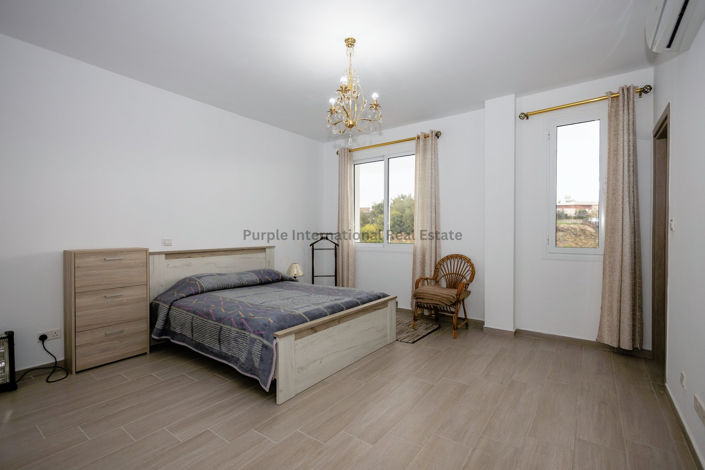 Image No.6-3 Bed House for sale