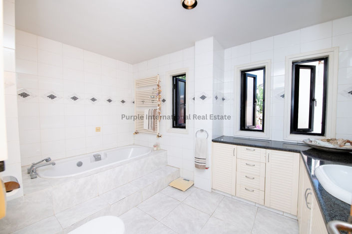 Image No.28-3 Bed Villa for sale