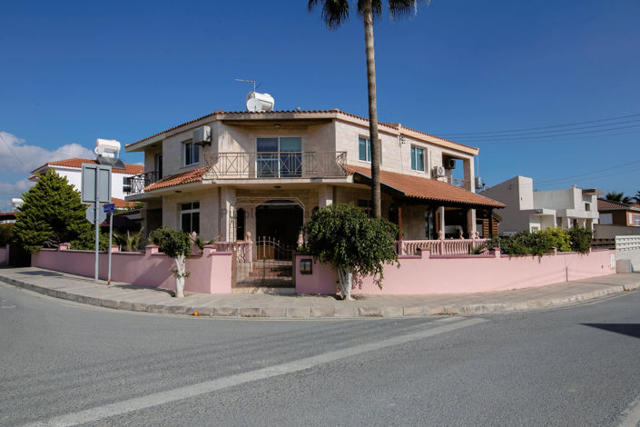 Image No.1-5 Bed Villa for sale