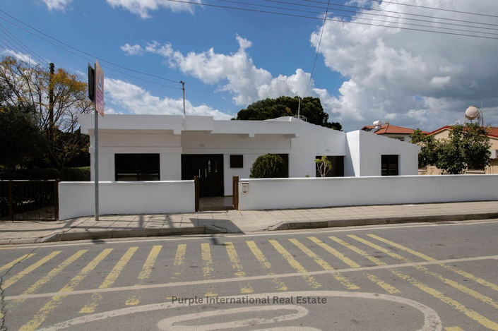 Image No.1-4 Bed Bungalow for sale