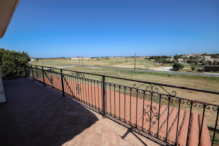 Image No.2-Villa de 4 chambres à vendre à Tersefanou